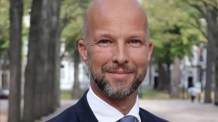 Ik zie dat <a href="/D66/">D66</a> de minister van Landbouw gaat leveren. Zou zo maar <a href="/T_C_de_Groot/">Tjeerd de Groot</a> kunnen zijn. Hij zou richting kunnen geven aan de zo noodzakelijke transitie in de landbouw. Tjeerd de Groot weet waar ie het over heeft.