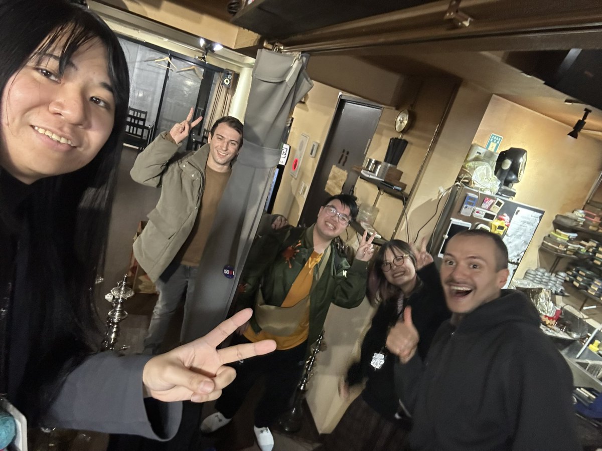 rimokon080's tweet image. Hikuさん、Voidさん、Yoshiさんとでみさんのいるシーシャ屋さんでおしゃべりしつつぷよぷよやったり観たりしてきた！
HikuさんのYouTubeチャンネルで楽しげなショート上がってておすすめよ
youtube.com/shorts/FKjm928…