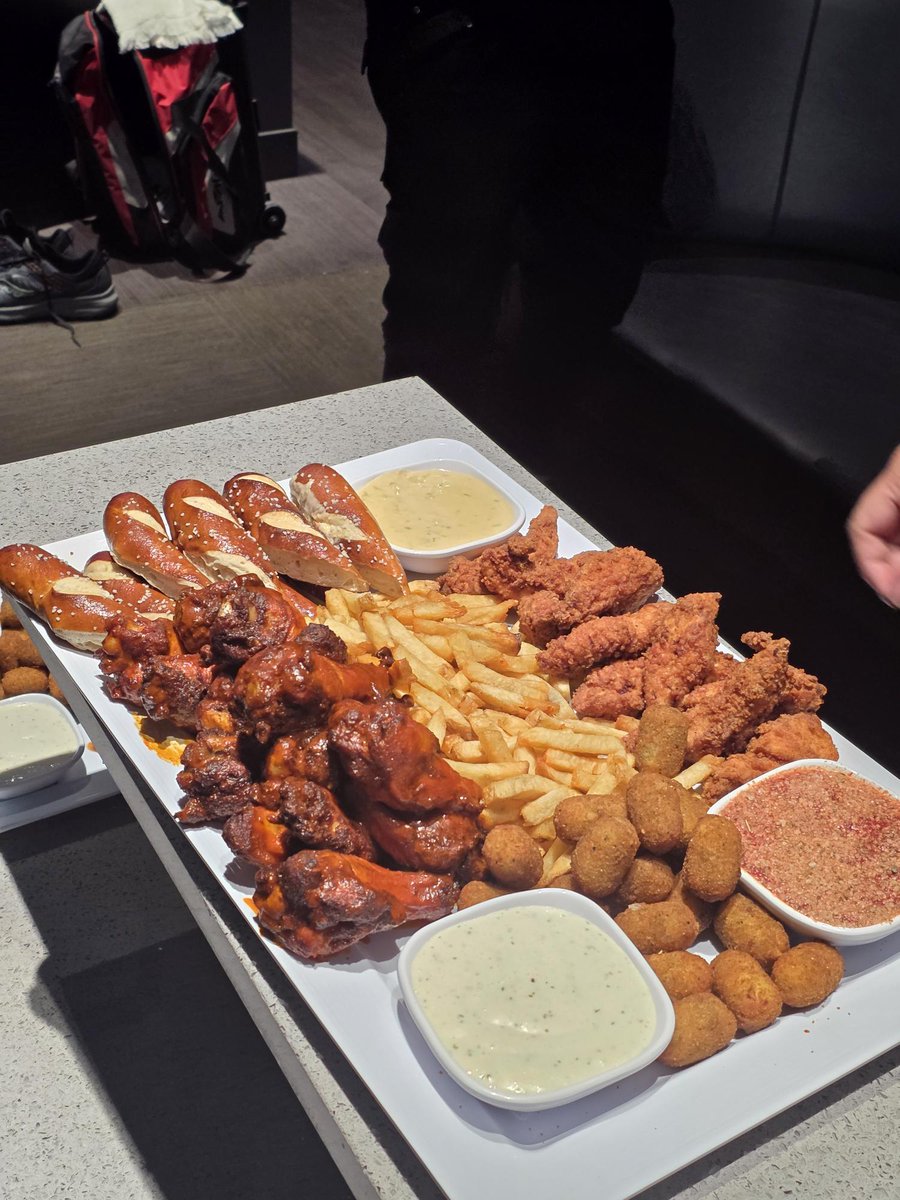 SecurAlarm's tweet image. Who loves bowling, wings, and some friendly competition?

Our Application Engineers! They hit the lanes to unwind, connect, and have some well earned fun outside the office.

Strong teams are built on and off the clock. 💪

#teamouting #teamculture #lovewhereyouwork