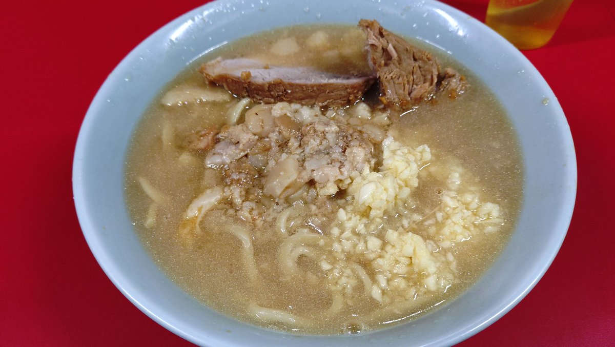 etrazi's tweet photo. 2026年2杯目 ラーメン二郎＠歌舞伎町。ヤサイ抜き・ニンニク・アブラ・カラメ。近くで用事を済ませ前を通ったら並びが少なかったので久々に麺を。前回イマイチだった店員さんに変わる前最後のロットだったのでラッキー。 #ramen #ラーメン #らーめん #ramen_cp #ramendb #ラーメン二郎 https://t.co/0UiapsS2zr