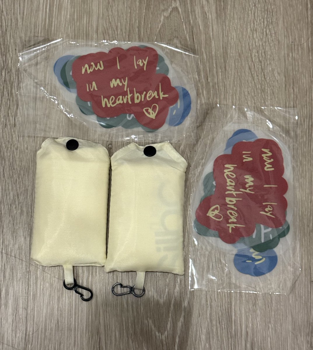 มาร์คกับรางวัล Weibo Performance Artist of the Year🏆 ดีใจกับทุกก้าวของการเติบโต ปีนี้ลุยกันต่อ รอชมผลงานเพลงคุณภาพคั้บ🫶🏻

แจกกระเป๋าช้อปปิ้ง 2ใบ
สุ่มจากรีค่า

Mark Tuan at Weibo Night
#MarkTuanXWeiboNight
#MarkTuan