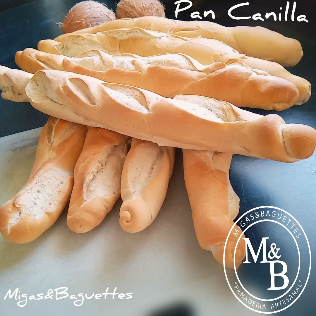 migasybaguettes's tweet photo. Saliendo del horno bien caliente ♨️ los versátil panes Canillas😋
Fuego 🔥 a los panes 🥖
Trabajando ando 😜
#pancanillas #panfrances #barrasdepan #baguettes #bakery #panaderia #migasybaguttes https://t.co/yxl2YWStgd