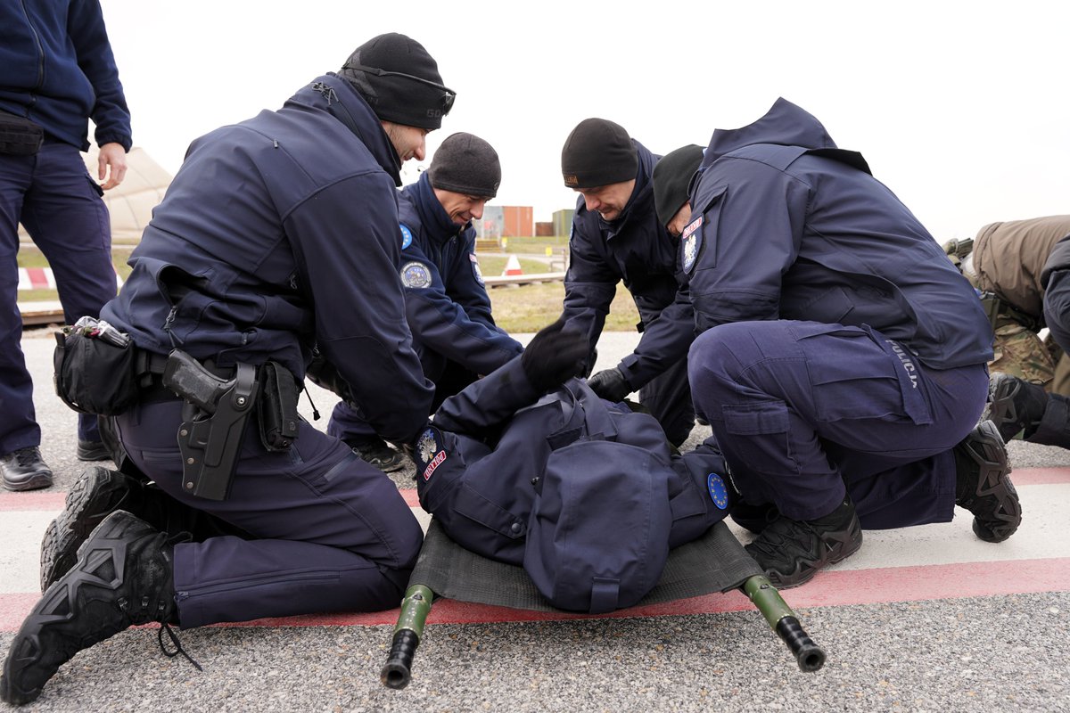 EULEXKosovo's tweet photo. 🎯Standing ready to respond!

On 4 Feb, members from EULEX FPU and @NATO_KFOR units conducted a theoretical &amp; practical 🚁Air MEDEVAC (medical evacuation) exercise at Camp Bondsteel, to strengthen coordination &amp; enhance operational readiness in case of real-world emergencies. https://t.co/hIwaVqbh2V