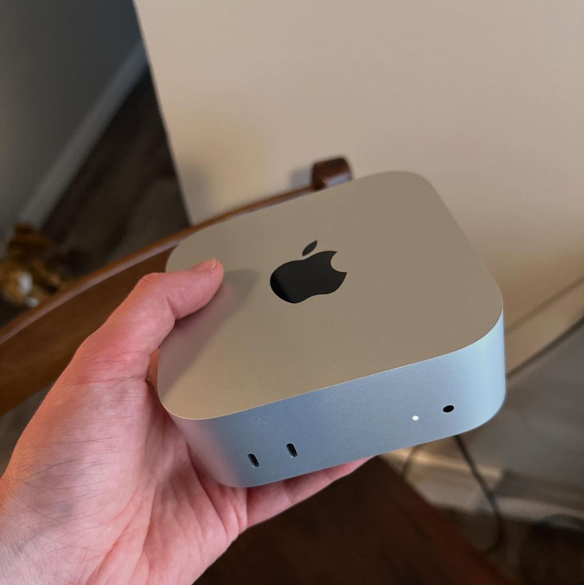 madem herkes mac mini istiyor, öyleyse 1 kişiye m4 mac mini hediye ediyorum.. hatta 50 kişiye de minimax hailuo hediye.

tek yapman gereken

- <a href="/Hailuo_AI/">Hailuo AI (MiniMax)</a> hesabını takip etmek
- bu posta rt like atmak
- ve "mac mini" diye mention atmak

kazananları 48 saat sonunda açıklayacağım..