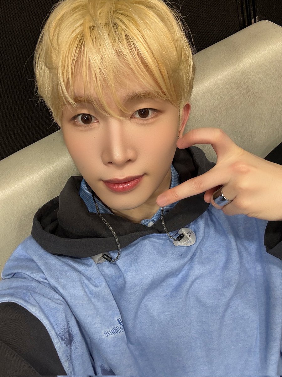 [#DONGYEON]
말할까 말까 내 맘속에 LOVE BOMB 💕
#POW #파우 #동연 #ComeTrue #컴트루