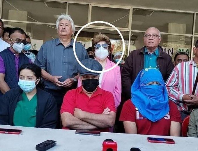 DIME CON QUIEN ANDAS Y TE DIRÉ QUIEN ERES. Hace unos días Astrid Lemus decía que las acusaciones de haber participado en la toma y destrucción de la #USAC era "campaña negra". La delata su afinidad con <a href="/YoelDeLeon23/">Sergio Morataya</a>. ¿Por qué una viejita sería amiga de un bochinchero?
#SOCIEDADGT
