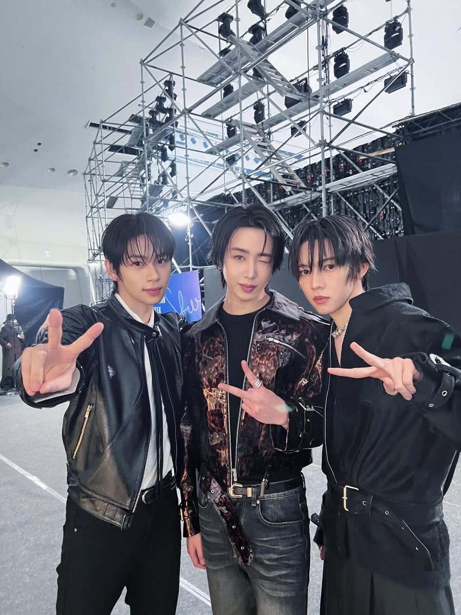 Fan_LOUDI_FR's tweet photo. ๐ธ๐๐ง๐ฌ๐ญ๐๐ ๐ซ๐๐ฆ 05.02.2026
โพ๏ฝข#LOUDI๏ฝฃ
ใSEOUL FASHION WEEK 26 F/W @/hannahshin.official ใTHE SHIMMER : Bodies in Refractionใ Ft. Fampict๐๐ซถ๐ป๐ฅใ
2/2
๐https://t.co/qBQM4IGwoS
#๐ค๐
ยฉ๏ธ@/seoulology_00
โฏHashtagsโฏ #๋ก์ฐ๋ https://t.co/vZRkhyLPDw