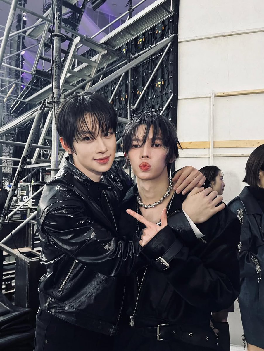 Fan_LOUDI_FR's tweet photo. ๐ธ๐๐ง๐ฌ๐ญ๐๐ ๐ซ๐๐ฆ 05.02.2026
โพ๏ฝข#LOUDI๏ฝฃ
ใSEOUL FASHION WEEK 26 F/W @/hannahshin.official ใTHE SHIMMER : Bodies in Refractionใ Ft. Fampict๐๐ซถ๐ป๐ฅใ
2/2
๐https://t.co/qBQM4IGwoS
#๐ค๐
ยฉ๏ธ@/seoulology_00
โฏHashtagsโฏ #๋ก์ฐ๋ https://t.co/vZRkhyLPDw