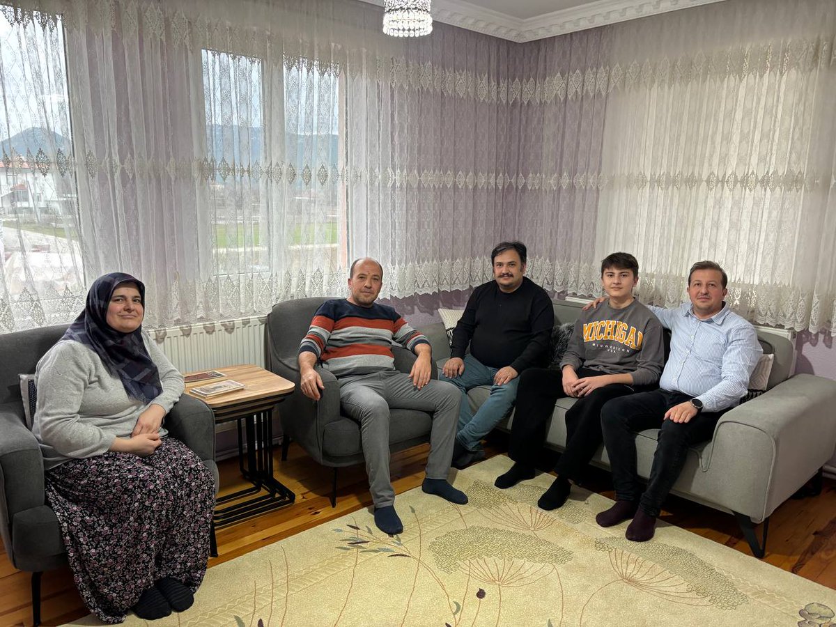 Eğitim, okul ve aile iş birliğiyle güçlenir.
Bu anlayışla “Bir Fincan Kahve, Bir Adım Gelecek” projesi kapsamında eş zamanlı veli ziyaretleri gerçekleştirerek ailelerimizle birlikte kitap okuyoruz.
#güçlüailegüçlüeğitim
<a href="/Burdurvalilik/">T.C. Burdur Valiliği</a> <a href="/BurdurilMEM/">Burdur İl Milli Eğitim Müdürlüğü</a> <a href="/bucakmem/">Bucak İlçe Milli Eğitim Müdürlüğü</a>