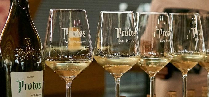 Bodegas_Protos's tweet photo. Jueves por la tarde y hemos decidido disfrutar de la frescura y acidez natural moderada de Protos verdejo. #MomentoProtos 💚
#ProtosVerdejo #vinoblanco #DORueda #bodegasprotos #wine #wineProtos https://t.co/AZOBf9W9gr