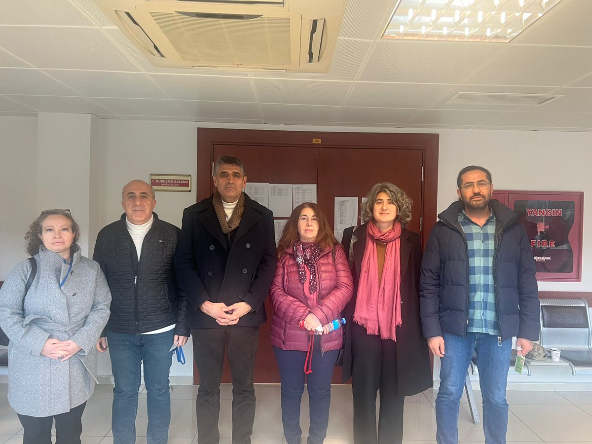 Sendikamız Genel Sekreteri İzzettin ALPERGİN ve Genel Mali Sekreter Evindar ÖNCÜ, İstanbul şube başkanlarımızla birlikte, hukuksuz bir şekilde aylardır tutsak edilen aralarında Adana Büyükşehir Belediyesi Başkanı Zeydan Karalar, Beşiktaş Belediye Başkanı Rıza Akpolat, Avcılar