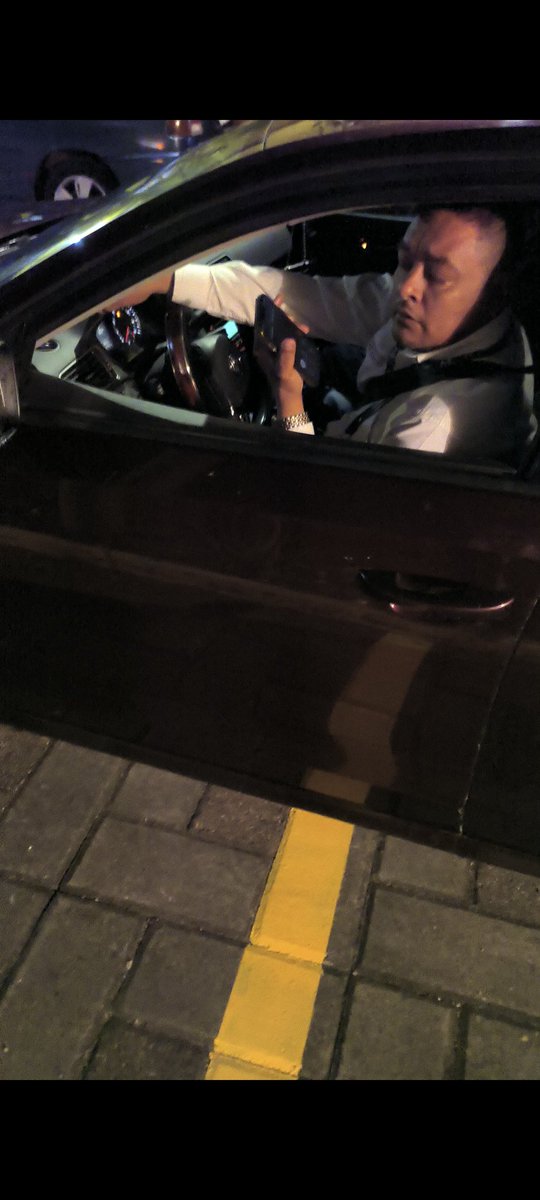 atshtare's tweet photo. @bienestarmx Empleado de @bienestarmx llegando a amenazar y tomar fotos 10:00 pm, En Fortin,Ver. Ojo con sus "servidores" @Claudiashein https://t.co/IsXiGtJXLC