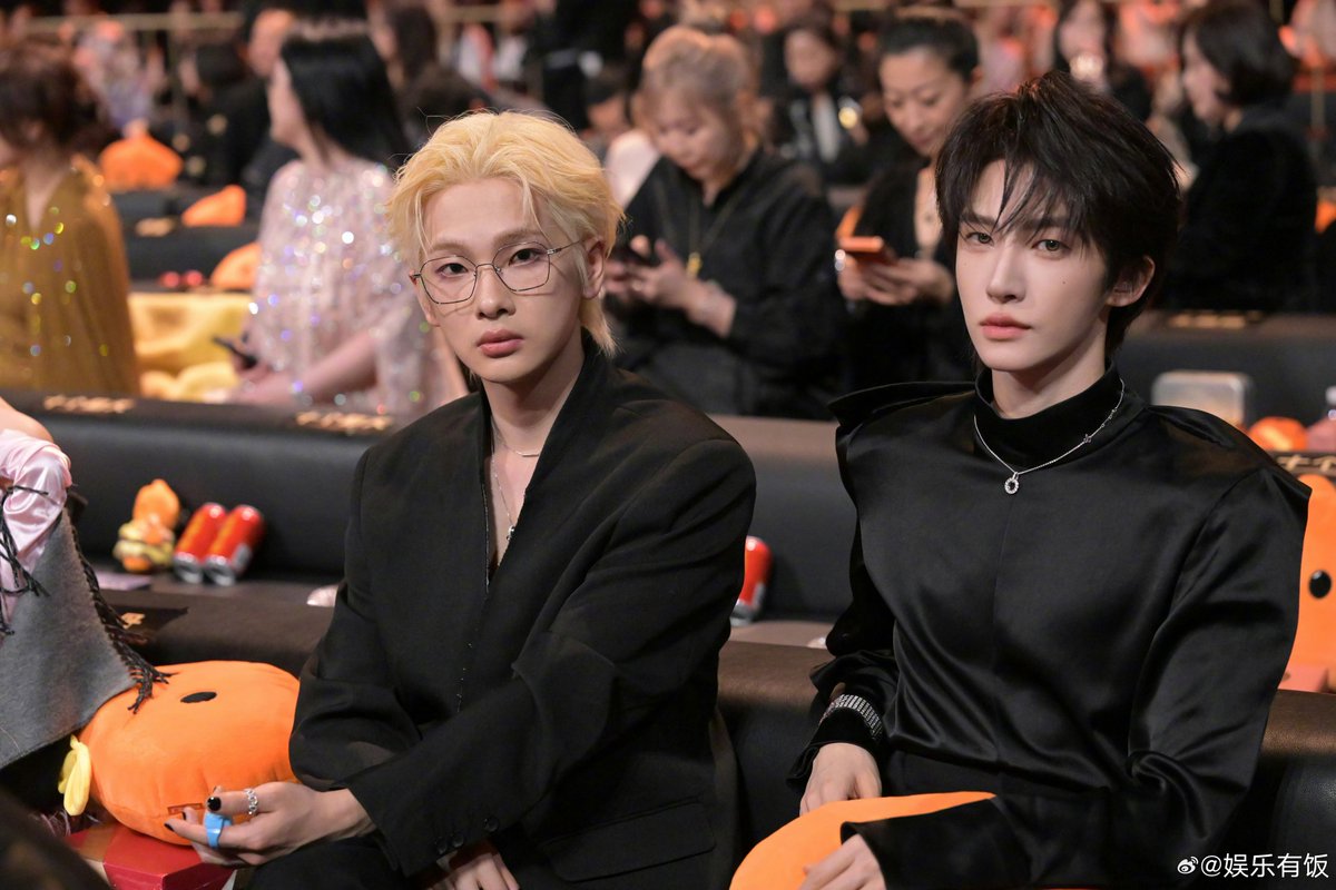 salapao_p17's tweet image. โจวเจิ้นหนานกับหลิวอวี่นั่งด้วยกัน🤩

หัวหน้าวง R1SE⚡️   หัวหน้าวง INTO1🌐
(CHUANG2019)      (CHUANG2021)