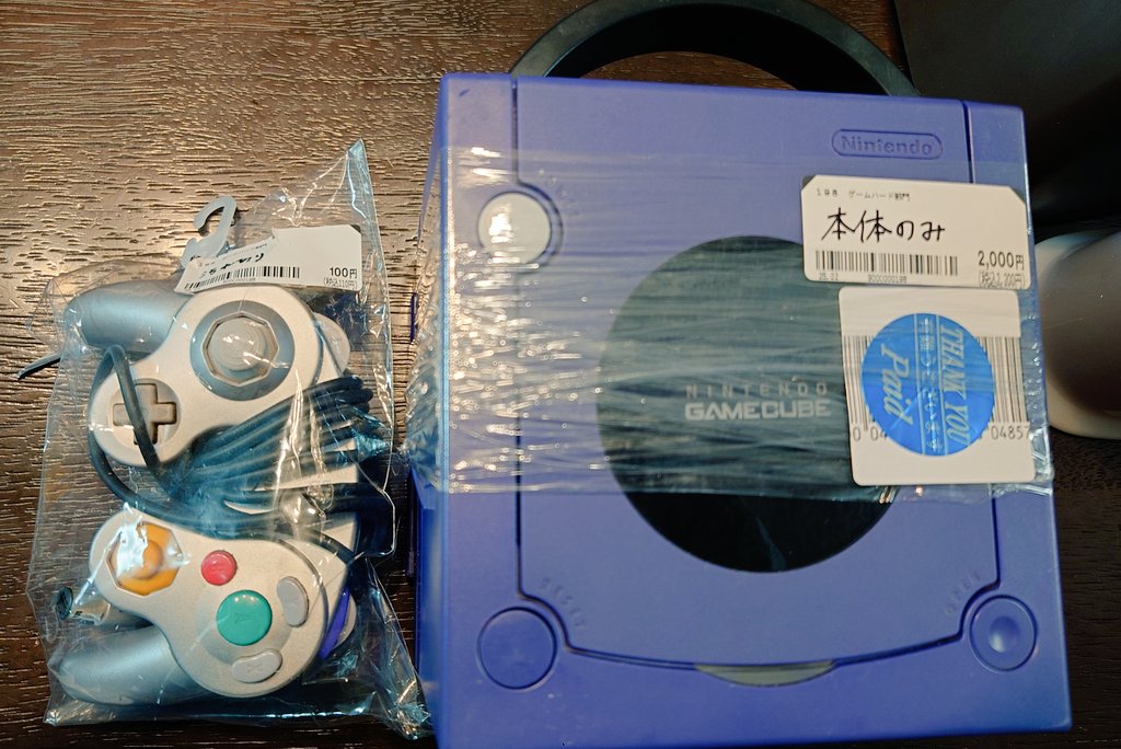 今度は別の行きつけ？のお店でゲット！！ ゲームキューブ本体が2000円