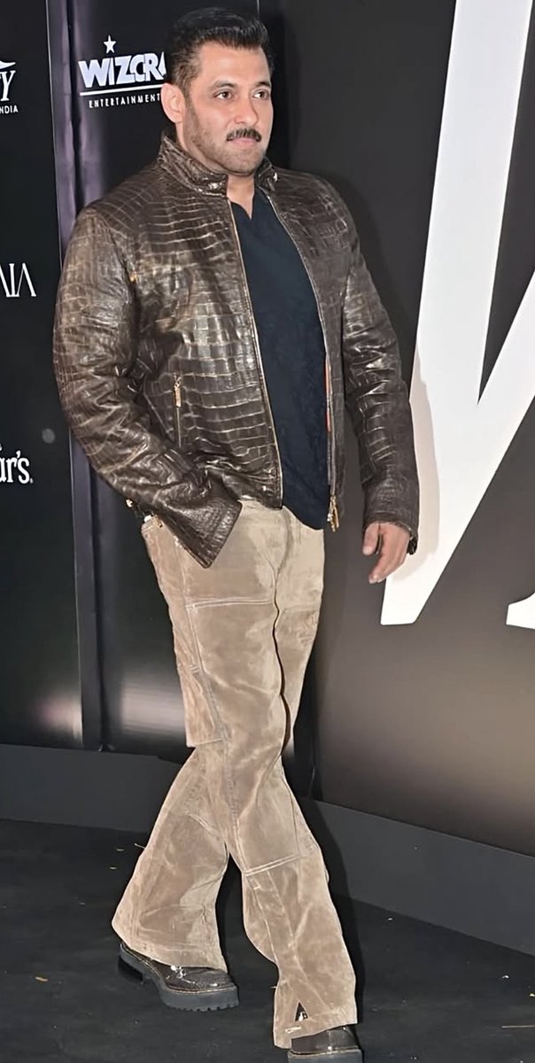 Fabbbby pic 😘🧿

#Salmankhan 
#BattleOfGalwan