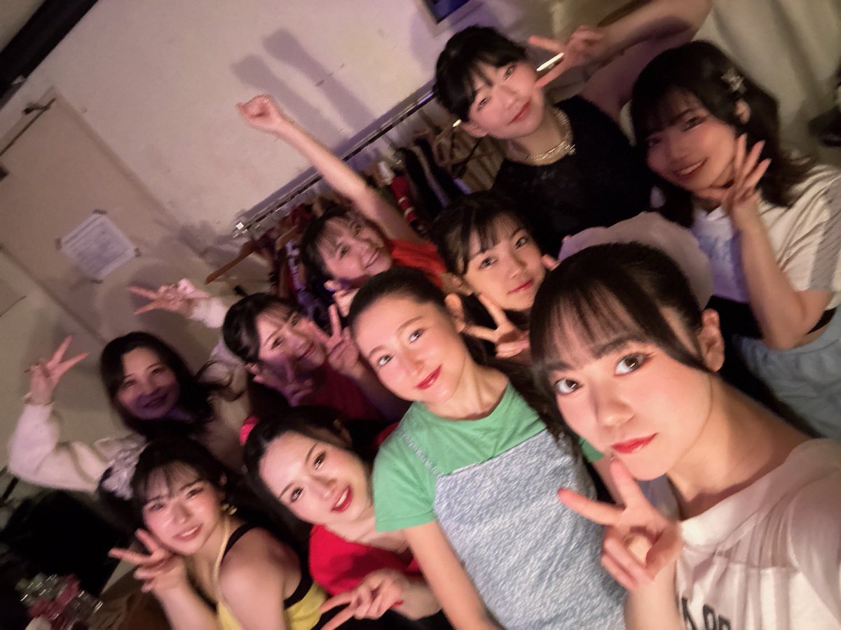 ミュージカル「チャンス☆」
初日2公演ありがとうございました！！

たくさん嬉しいご感想いただけて嬉しいです🥹

明日の公演は
14:00〜 空組︎︎⛅️
19:00〜虹組🌈 ですっ！
どっちも違う役でたくさん出てるよーーー😙