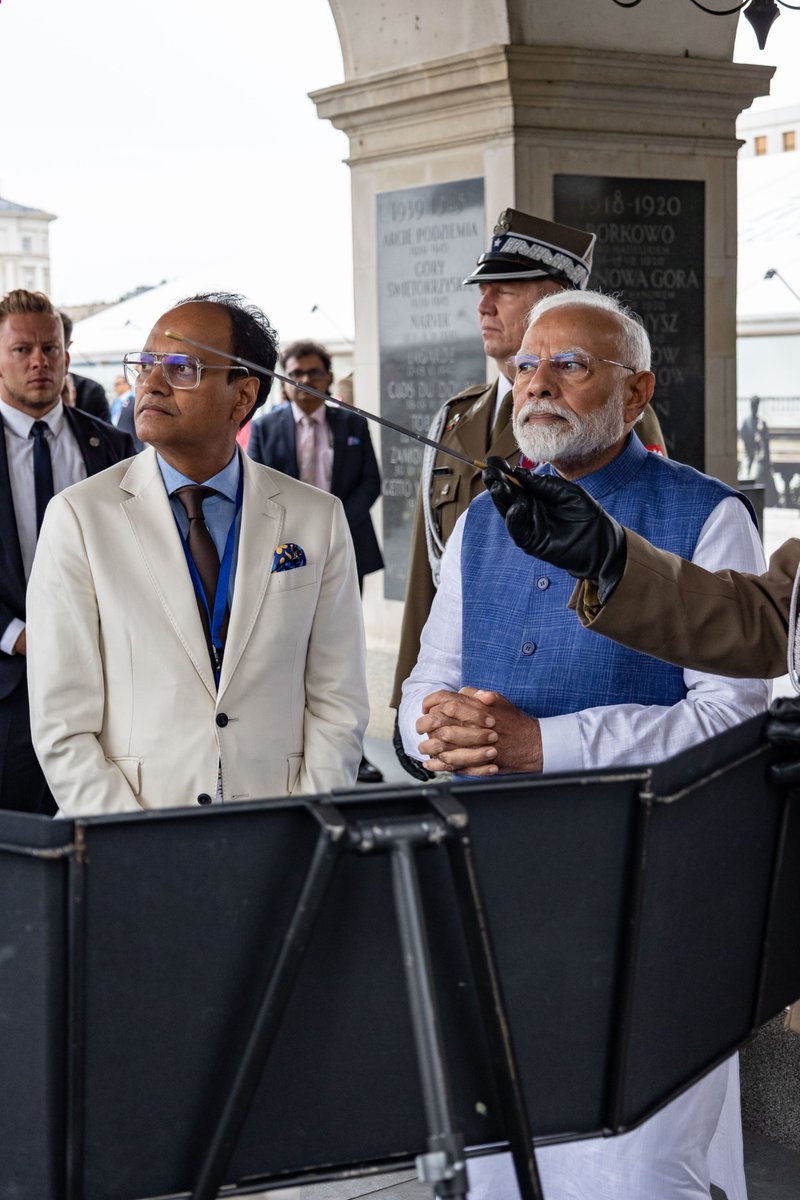 Today marks the 8th anniversary of the Honorary Consulate of India in Wrocław. For over 30 years, I’ve been proud to support strong Polish–Indian relations based on respect, partnership, and cooperation. Looking forward to continuing our shared initiatives. 🙏🇵🇱🇮🇳