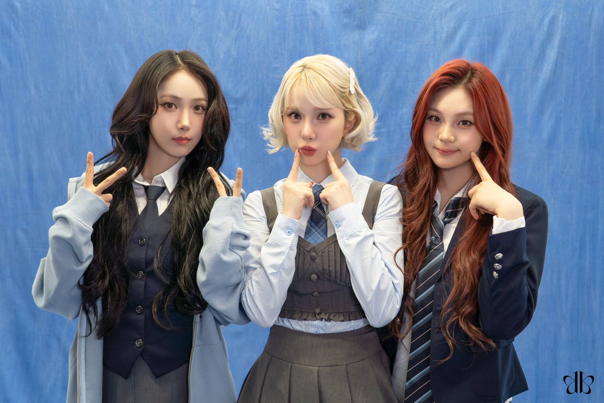 HAPPY VIVIZ D4Y
#WeWillCherishVIVIZFourever 
#비비지_4주년_4랑해