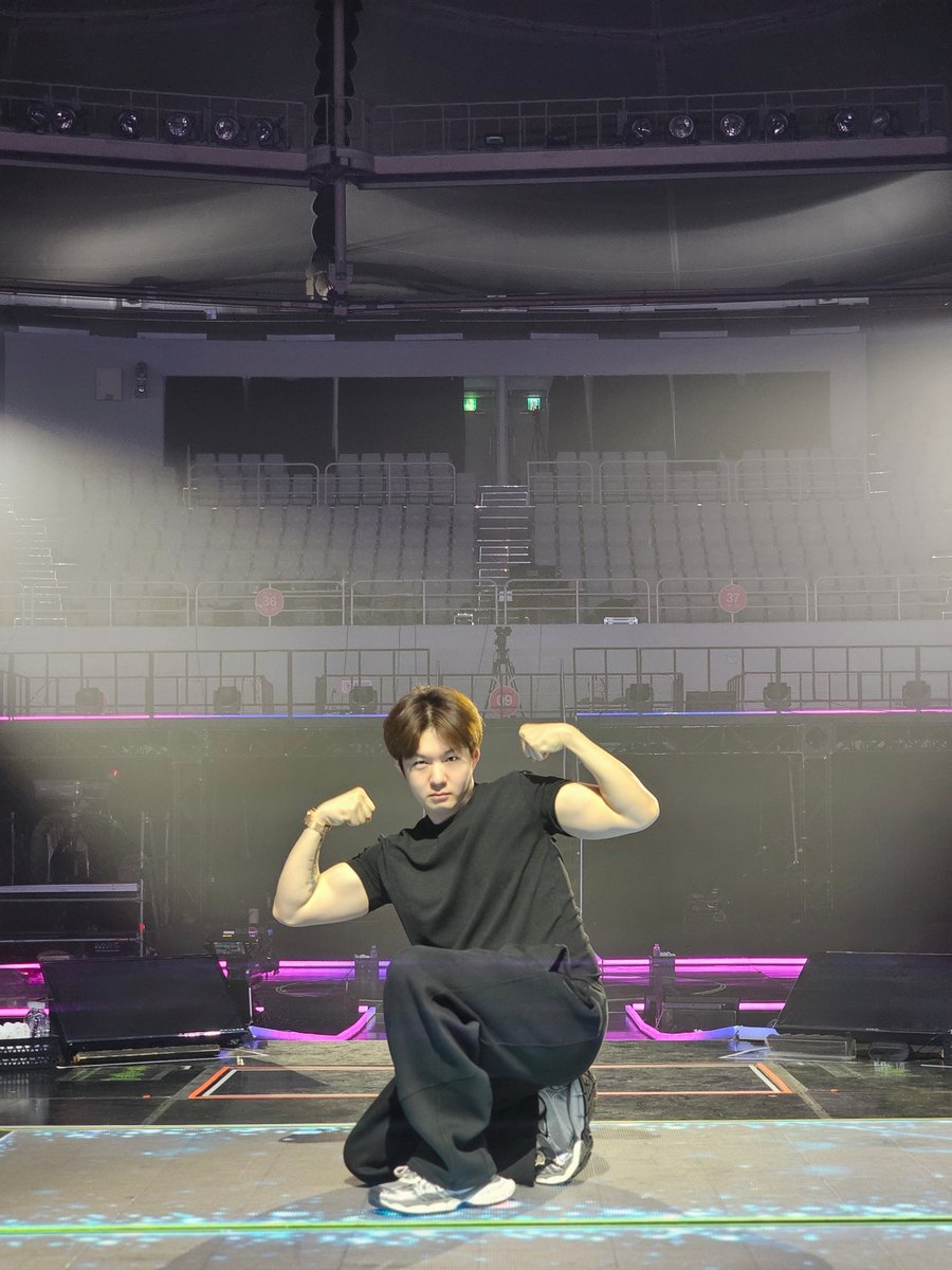 [🚨] [#실사지오]

2026 #이창섭 단독 콘서트 <#AndEnd> D-1‼️

오늘도 열심히 리허설 중인
zz6섭 군의 육체미소동.ᐟ.ᐟ💪

zz6친💙멜로디 우리 내일 만나요💓

#LEECHANGSUB #앤드엔드