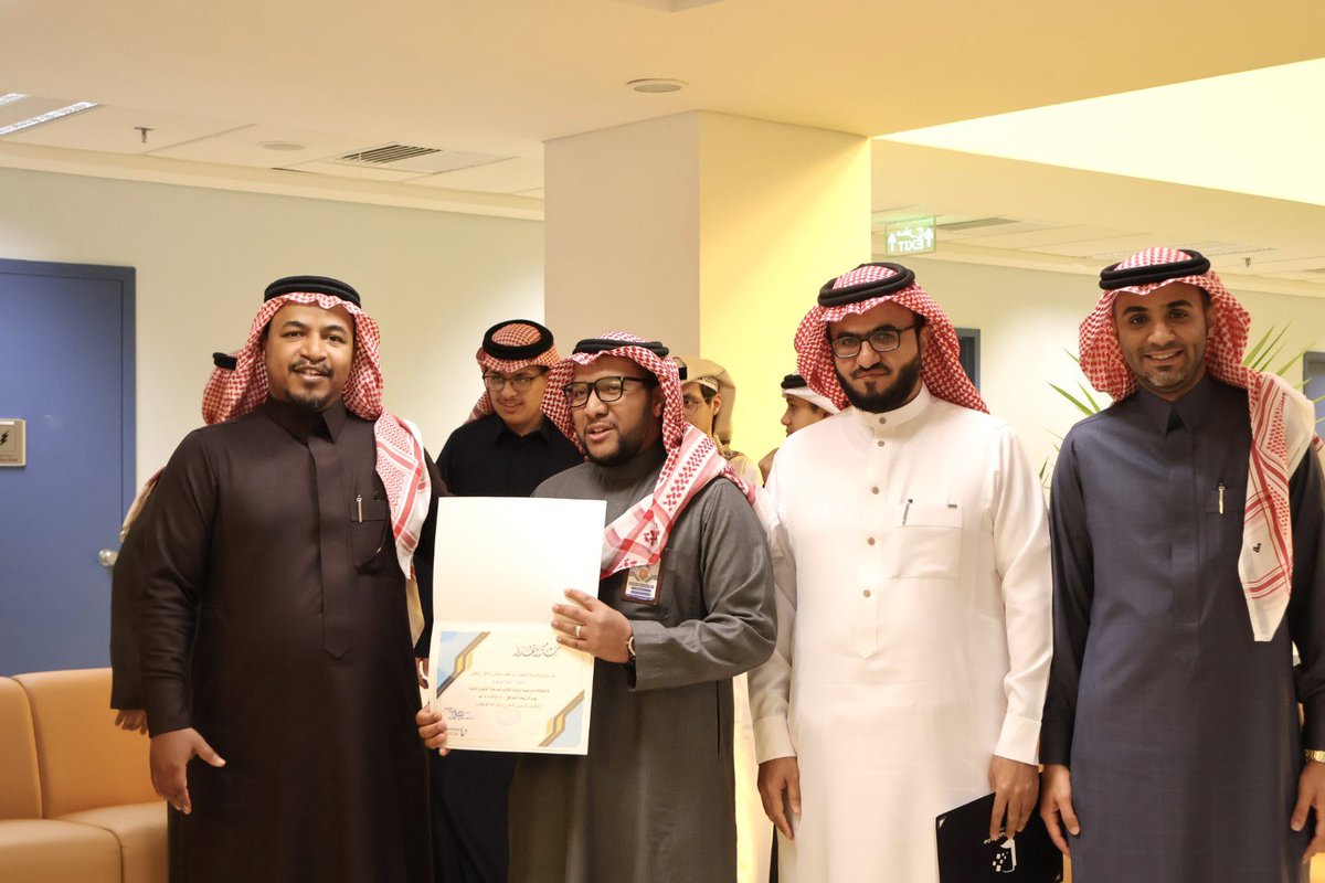 أقام نادي كلية الصيدلة بالتعاون مع وكالة عمادة شؤون الطلاب، فعالية ” إشراقة نحو الصيدلة “ مستهدفًا طلبة المرحلة الثانوية، للتعريف بتخصص الصيدلة ومساراته الأكاديمية، وتسليط الضوء على بيئة الكلية، في تجربة ملهمة تسهم في بناء الوعي وصناعة الاختيار الجامعي الواعي 🌟
#صيادلة_kku