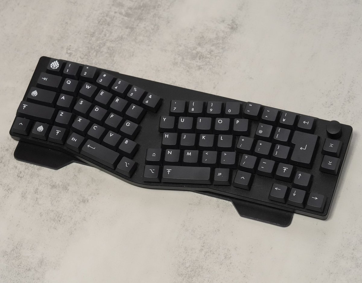 harxron's tweet photo. Acid Caps "Low Profile" White on Black
keychron k11 MAX
bird電子 キーボードブリッジ
gateronLP2.0にしっかり装着できた。
装着前よりも打鍵感がカッチリ安定し、キメラだった見た目を黒ベースに統一できて嬉しすぎる
サリチル酸さん、ありがとうございます。。
#AcidCaps
#keychron
#α7V https://t.co/VGcxidZGm3