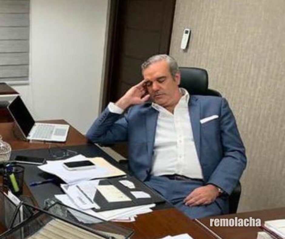 Este es un mentiroso compulsivo. Va al exterior a vender el país a base de mentiras. ¡Que la criminalidad está controlada, que los accidentes han bajado, que los hospitales son una maravilla!
¡No va a engañar a nadie más!
Gracias a Dios, a esta maldita maldición le quedan 2 años,