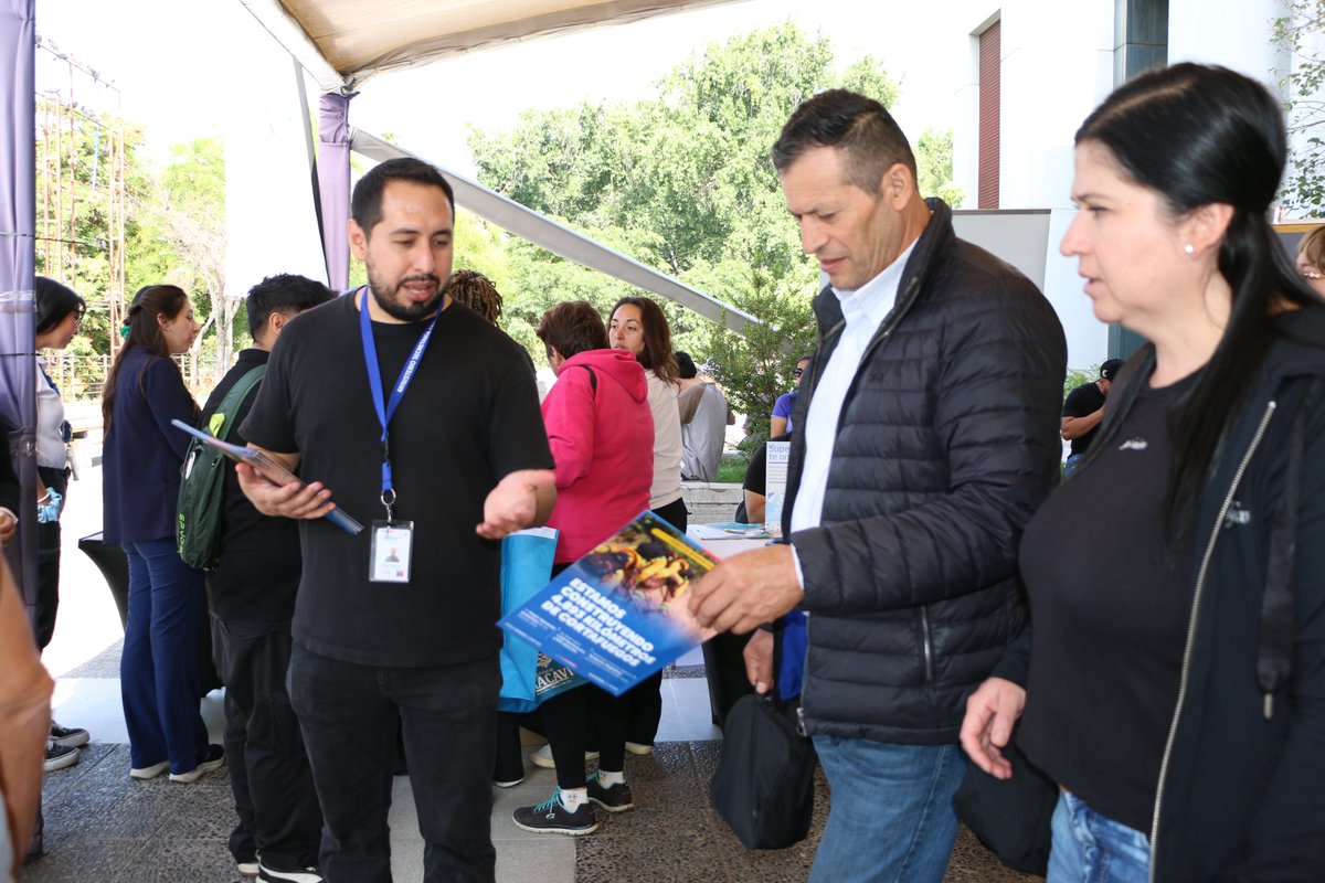 Te invitamos a revisar nuestra nota sobre la Feria MovilizaDOS que acercó servicios públicos a usuarios de nuestro hospital📲hsjd.redsalud.gob.cl/feria-moviliza…