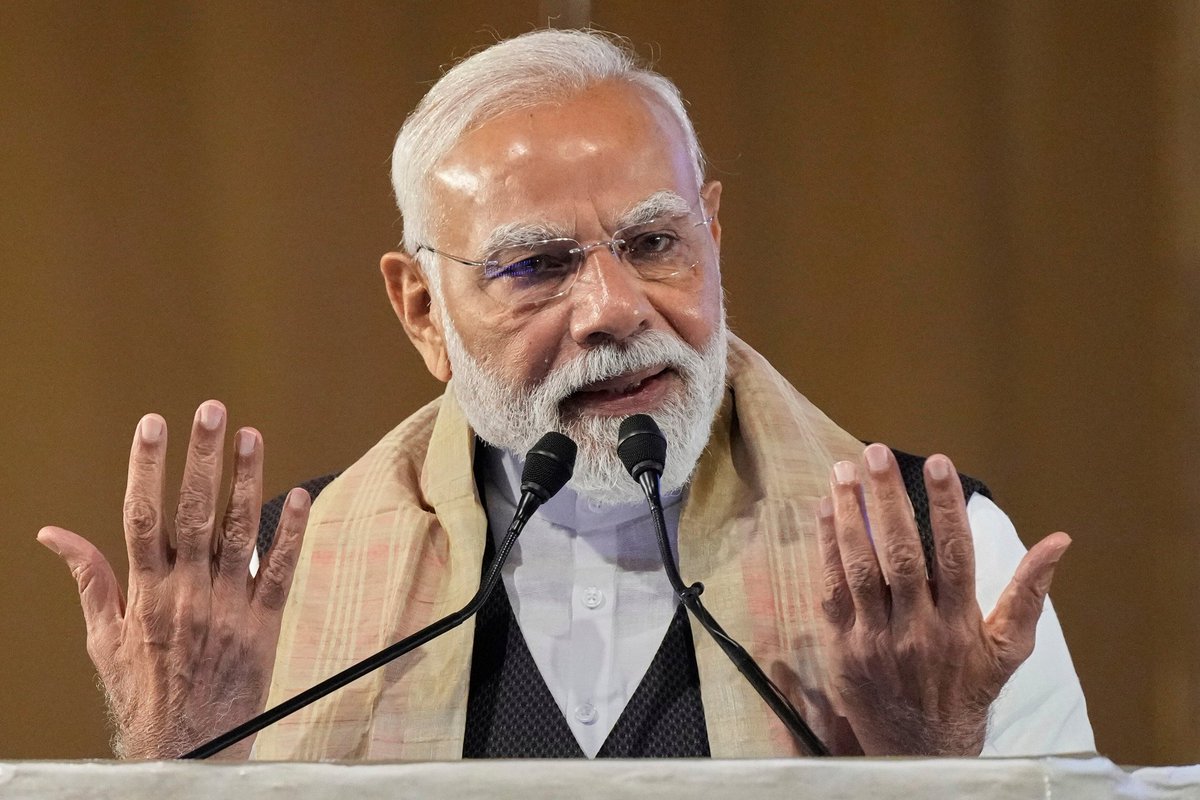 देश में बजट शत्र चल रहा है 5 दिन निकल भी गया फिर भी राहुल गांधी के पास एक ही मुद्दा बचा है नरवणे जी कि किताब प्रकाशित क्यों नहीं हो रही है 

जब कि उस किताब में कोई खास बात नहीं है प्रधानमंत्री कि ओर से कह दिया गया था जो जी में आए वो करो इसमें गलत क्या है कोई बताए हमें

इसी बात को