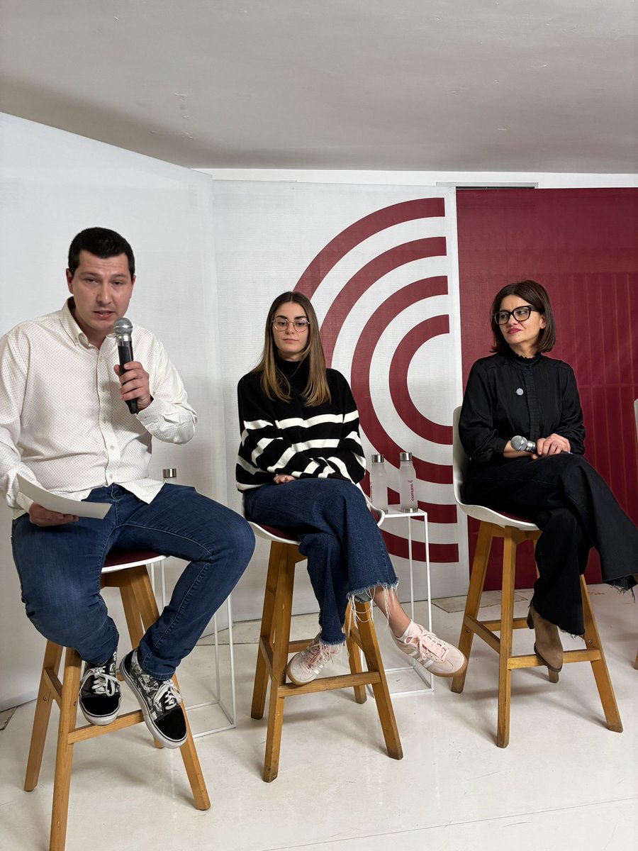 Ahir vam conversar sobre com guanyar la batalla a les xarxes digitals de la mà de la companya i ministra <a href="/sirarego/">Sira Rego 🔻</a>.

El company <a href="/JoseLFMollet/">Jose L.</a> va obrir el diàleg recordant la importància dels espais d’organització juvenils per construir l’hegemonia.