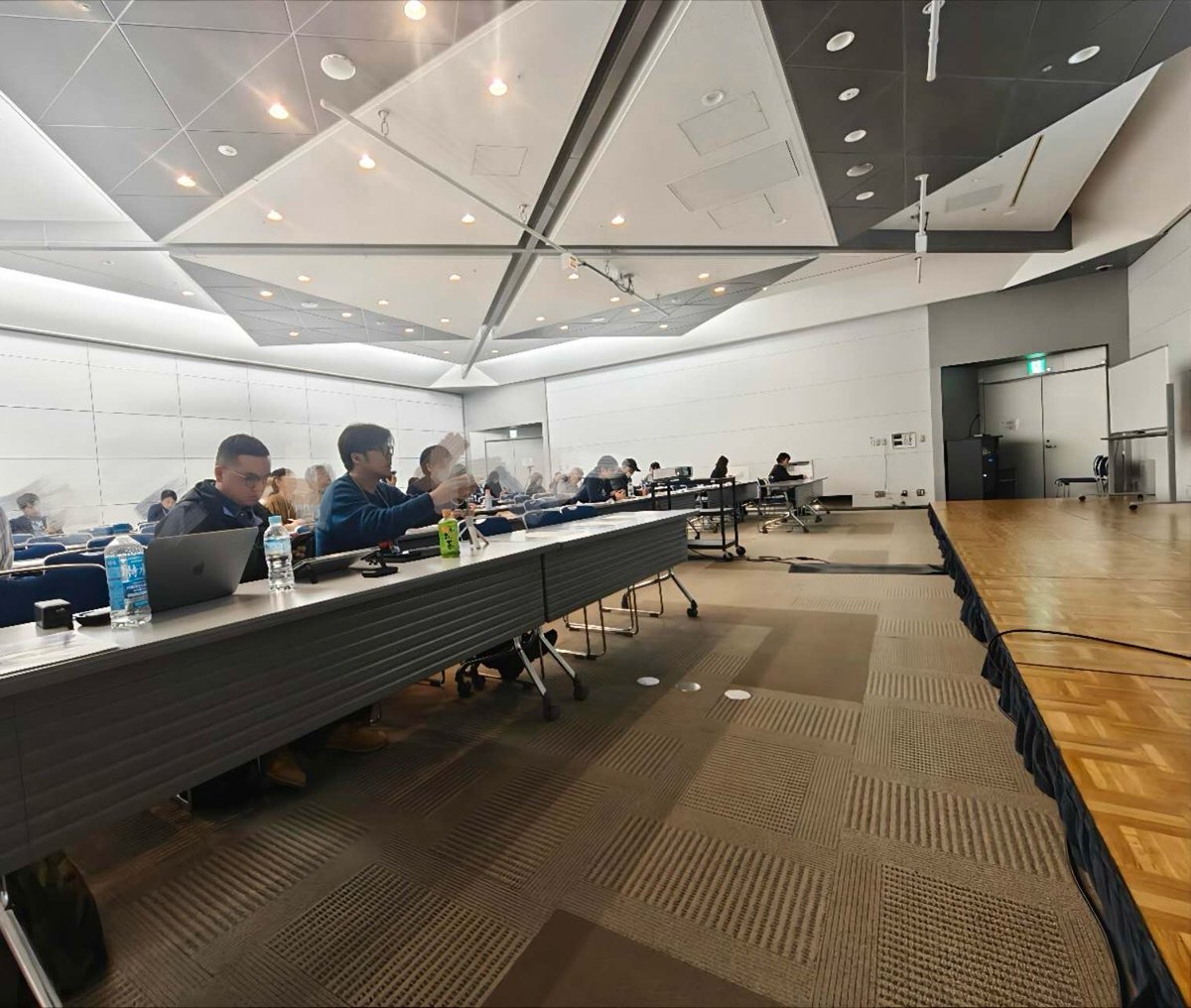 Growthcomjp's tweet photo. AIと素晴らしいアイデアの出会い

特別なシェアリングの時間！東京ギフトショーの主催者様からのご招待で、2月5日グロウスコムは「AIを利用して、半分の予算でコンテンツを2倍にする」という題で講演を行いました。

#GrowthCom #IPLEX #AIコンテンツ #ローカライズマーケティング #東京ギフトショー https://t.co/FaAObHbRnY