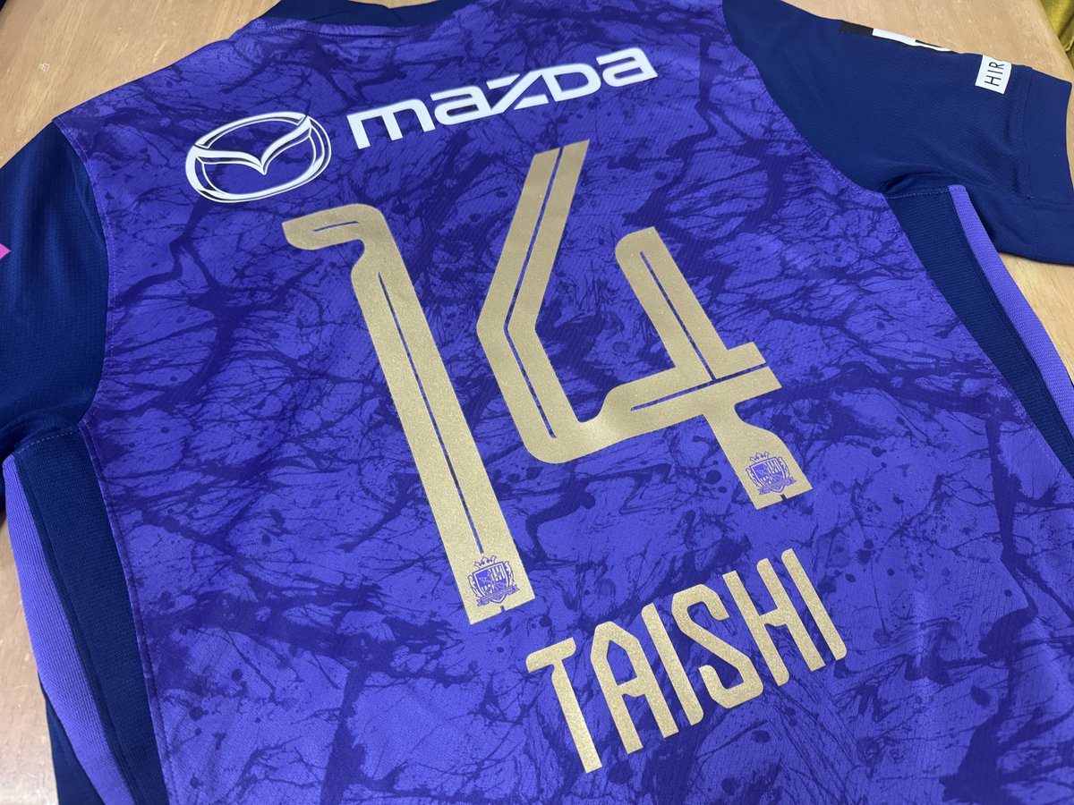 23Kain's tweet image. ようやく我が家にも！
＼\NEW VIOLET⭐️⭐️⭐️⭐️⭐️/／が到着しました‼︎🔥🔥

購入時、奥様から「金で」との指示を承りましたので…初のゴールドです✨✨

番号は14‼︎‼︎

『やってみせろよ、タイシ‼︎』
(閃ハサのガウマン風に)