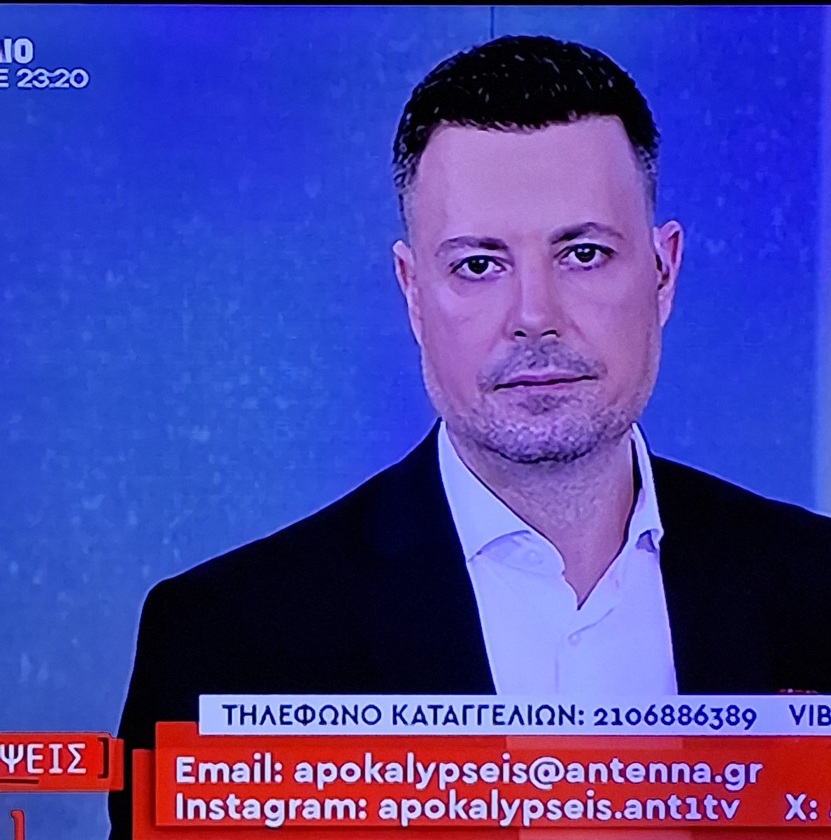 Anna28292735762's tweet photo. Λεβέντης είσαι ��έσα κι εξω?  ΕΥΓΕ!  #PetrosKousoulos #apokalypseis #Antena https://t.co/xaqO02WJwM