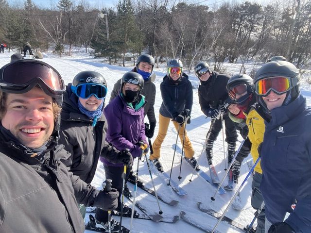 ZuckerSoM's tweet photo. Med school, but make it a winter escape ❄️⛷️
19 ZSOM students hit the slopes Jan 23 with the Ski &amp; Snow Club—proof that student interest groups build real community beyond the classroom.

#MedStudentLife #ZSOM #FutureDocs #StudentGroups https://t.co/hC9MpJKd5U