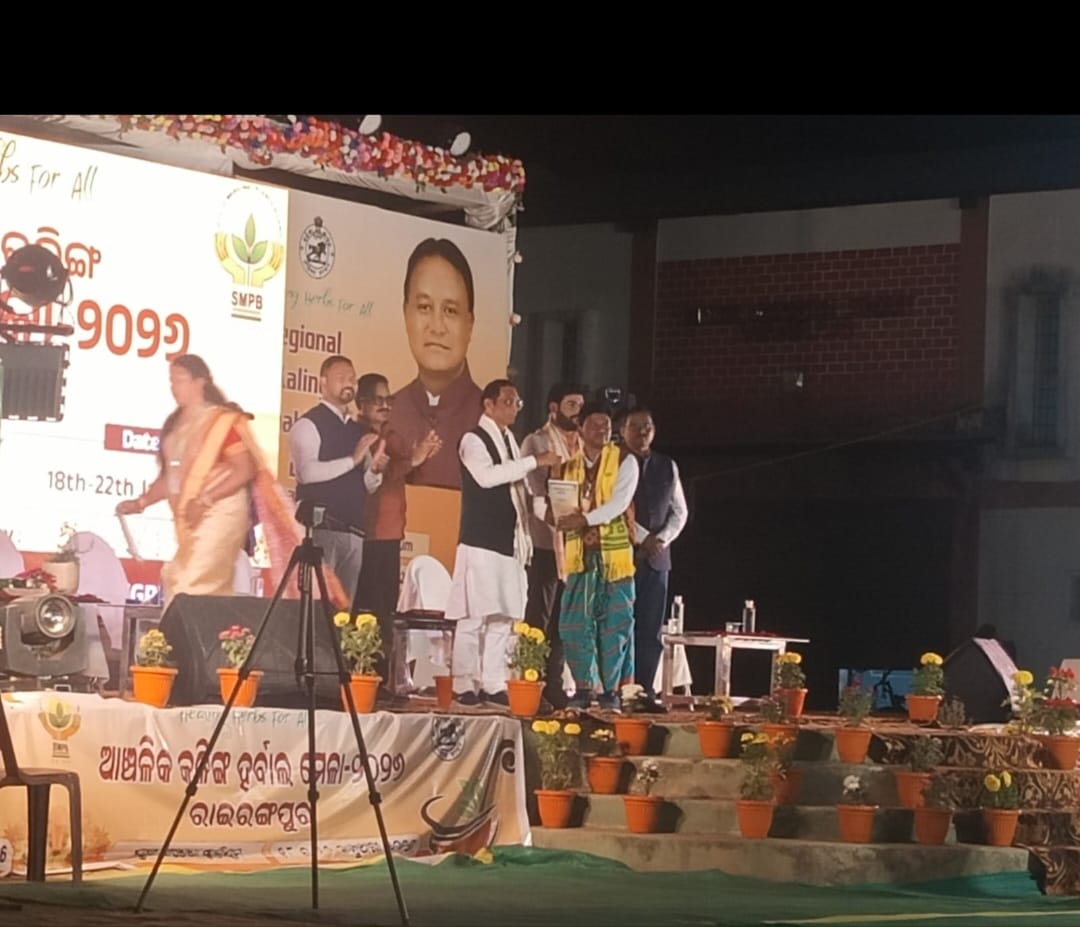 SunaraOdisha's tweet photo. Our stall has been recognized as the best stall at the Kalinga Herbal Mela. We thank Sri Subrat Patra, DFO, for the honour. It has not only strengthened our resolve, but also greatly inspired our team to continue such livelihood improvement work with more dedication in future. https://t.co/FbM4NisEqY