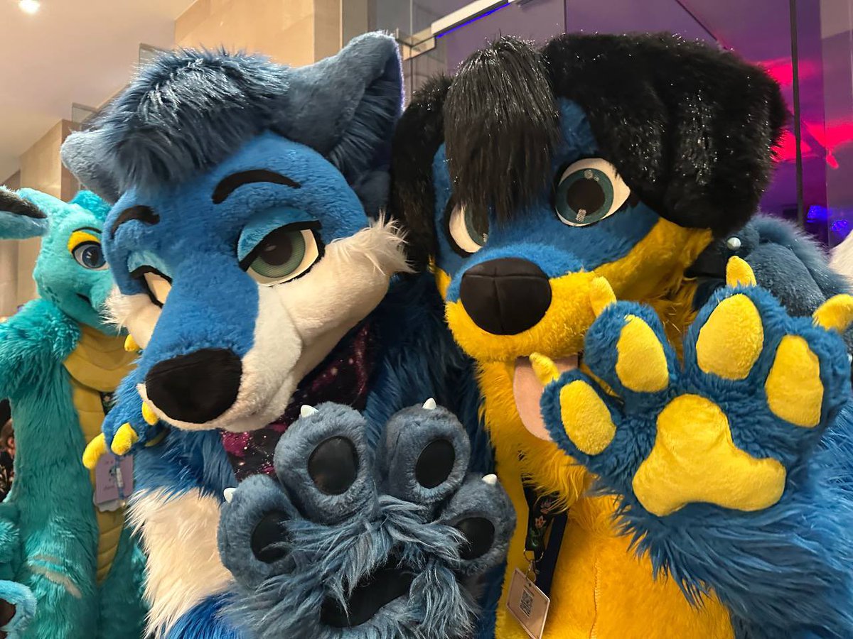 😃 Hello everybody! I hope you are having the happiest and most joyful Fursuit Friday today! I know I am, because I am always very happy to see all of you my friends and my family as the most special treasures that I could wish for! 🥰 🐶 💕💙💛 🐾🐾 xoxo