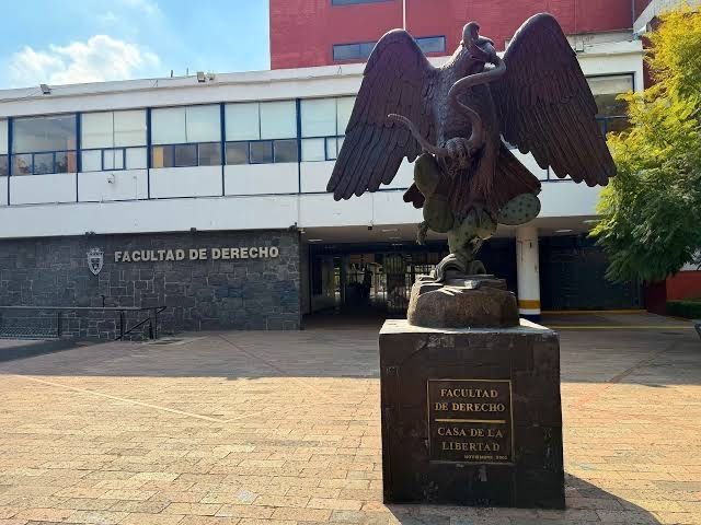 ElConsultor2's tweet photo. En el Aniversario de nuestra Carta Magna, un lamento docente, desde @contrareplicamx

Enseñar la Constitución.
https://t.co/F7wKDOTP76 https://t.co/ChJIeXVzFg