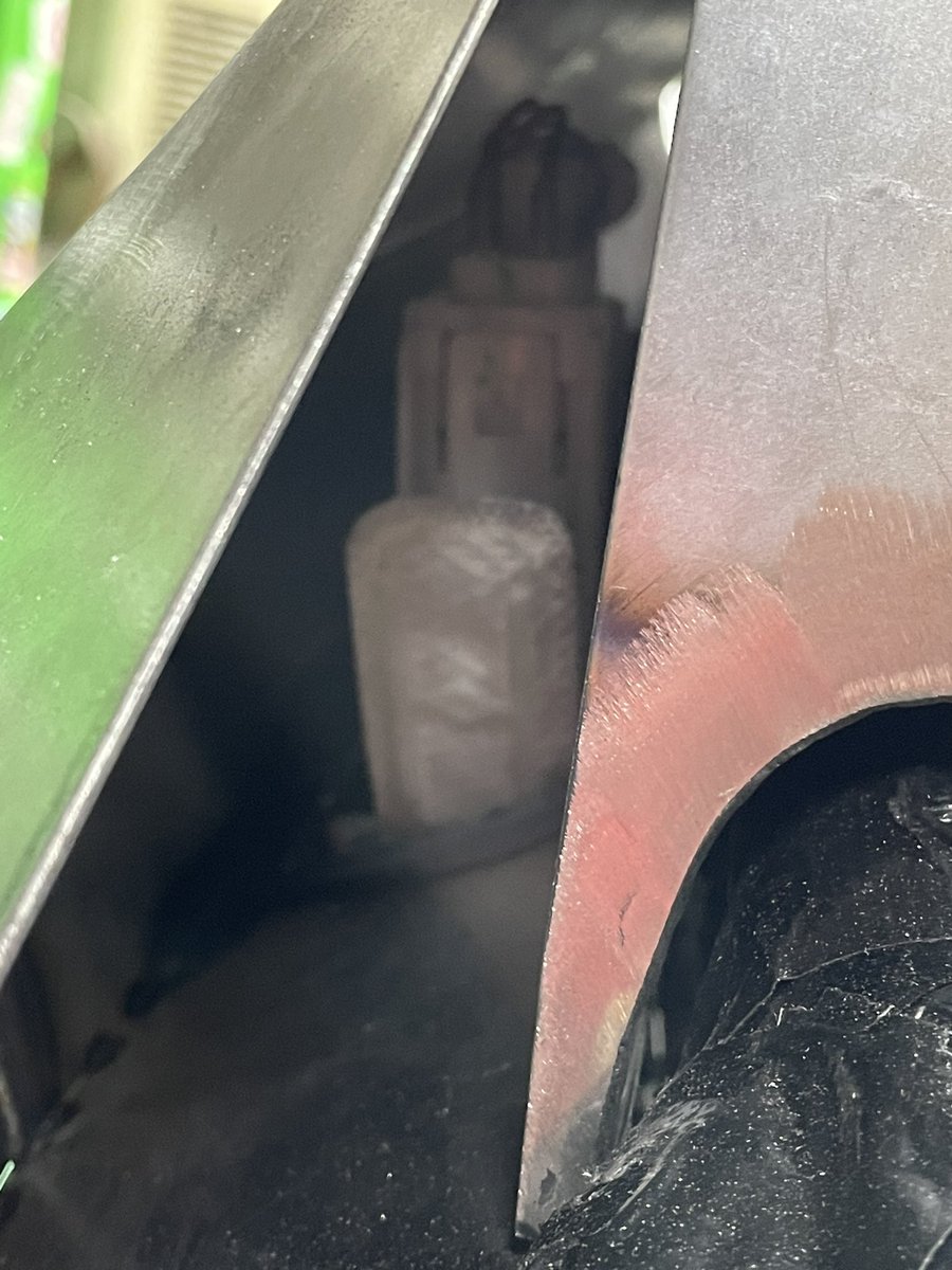 eccentric1979's tweet photo. サンダー250
ワンオフロケットタンク製作中
燃料ポンプを埋め込まなければならない制限があるなかでのギリギリのサイズ https://t.co/jQ2jYccQqa