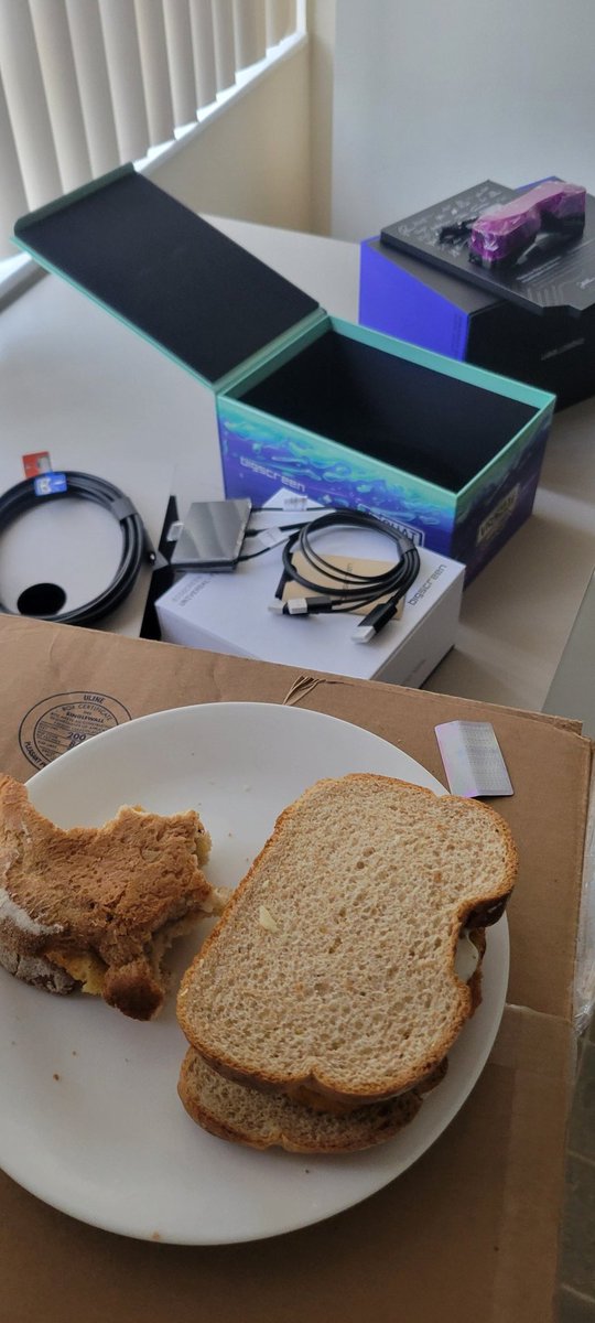 hey_yai's tweet photo. Vr headset :3 https://t.co/z00BZj5Fhz