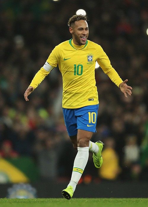 AlphaIndextz's tweet image. 🎂 Famous People Born on February 5.

🇦🇷 Carlos Tevez (1984)
🇧🇪 Adnan Januzaj (1995) 
🇧🇷 Neymar Jr. (1992)  
🇵🇹 Cristiano Ronaldo (1985)
🇺🇸 Laura Linney (1964)
🇺🇸 Chris Parnell (1967)
🇷🇴 Gheorghe Hagi (1965)
🇩🇪 Sebastian Deisler (1980)
🇨🇦 Sara Evans (1971)
🇬🇧 Michael Sheen (1969)…