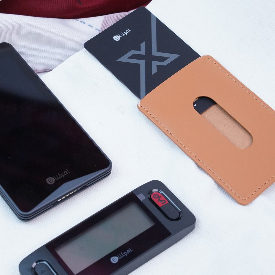 ELLIPAL's tweet image. USB ≠ cold 
Bluetooth ≠ cold 

Air-gapped only.