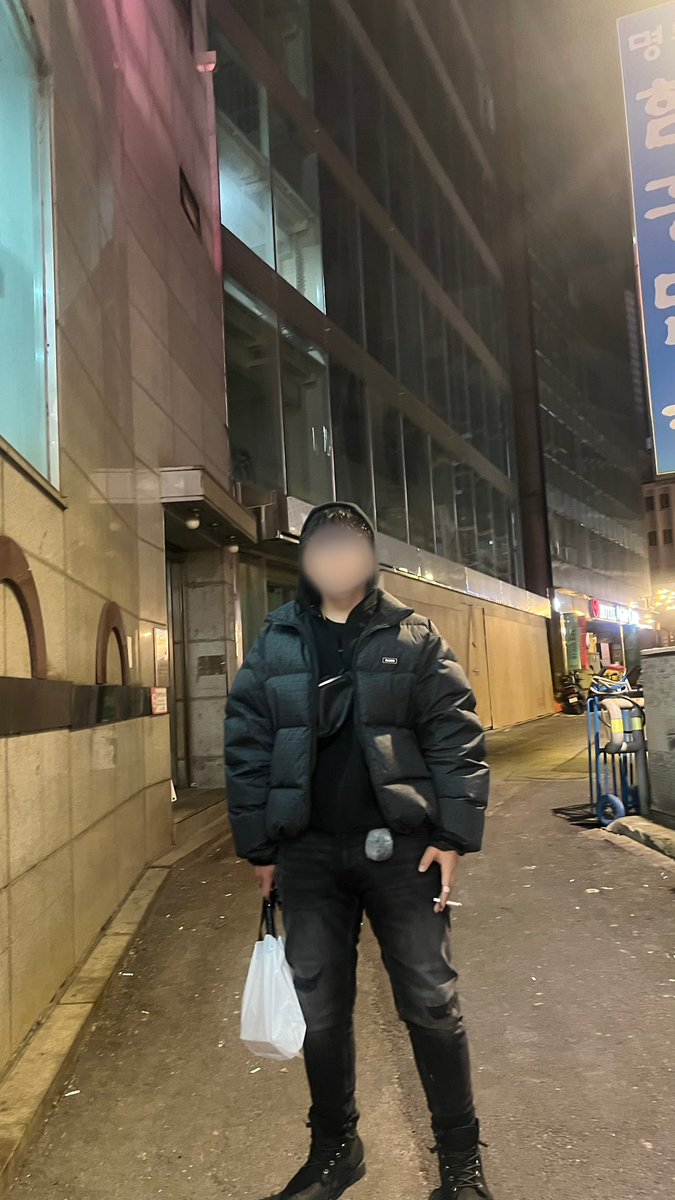 ilxkn's tweet photo. 写真撮られるの苦手すぎて棒立ちになっちゃう https://t.co/Q3vjNJ5lVy