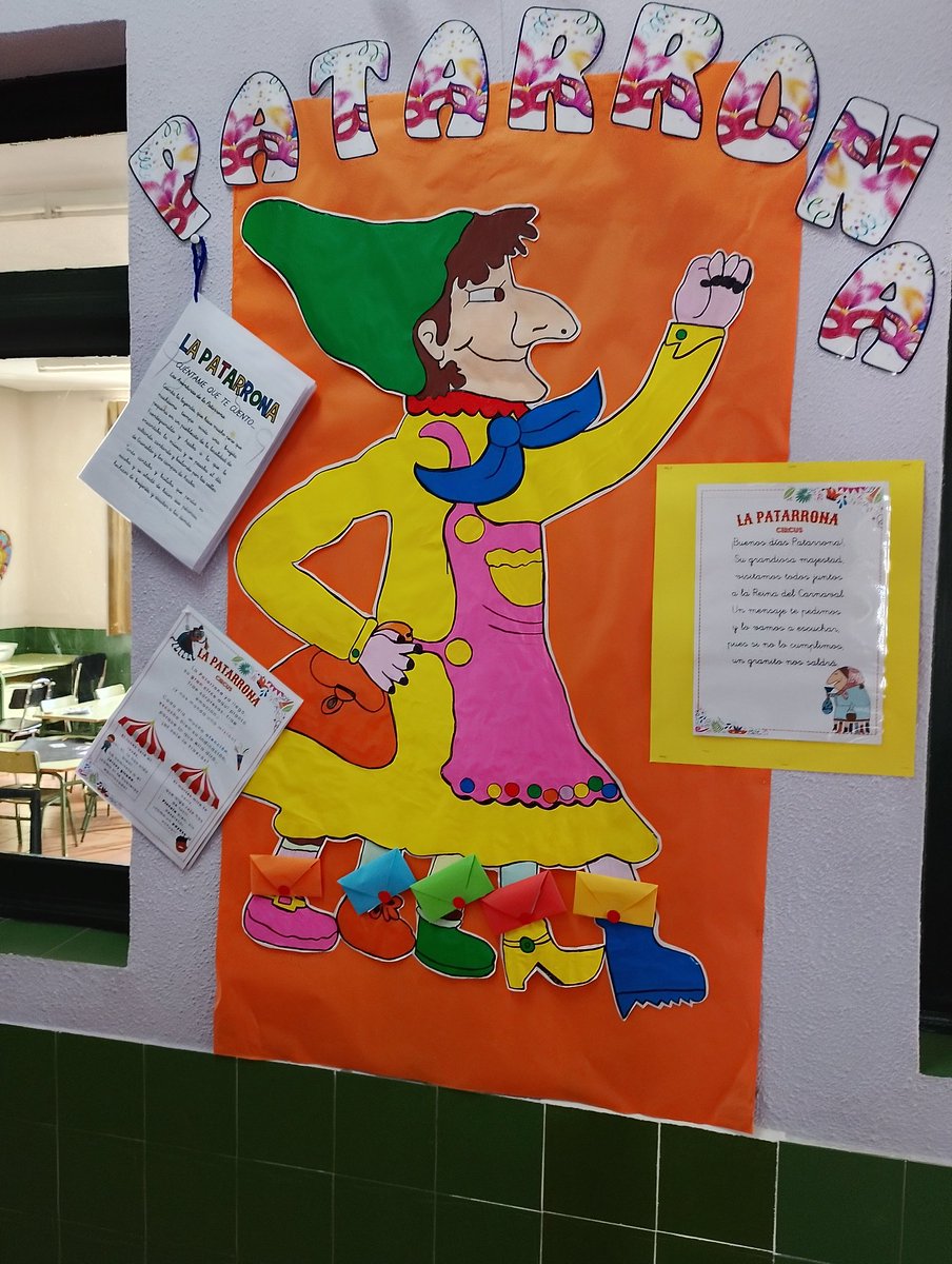 La "Patarrona" avanza a paso de chirigota hasta nuestro centro. Se ha quedado con la cara hecha un circo cuando ha visto los carteles que han hecho nuestros mayores para Carnaval. ¿Cuál será el ganador?