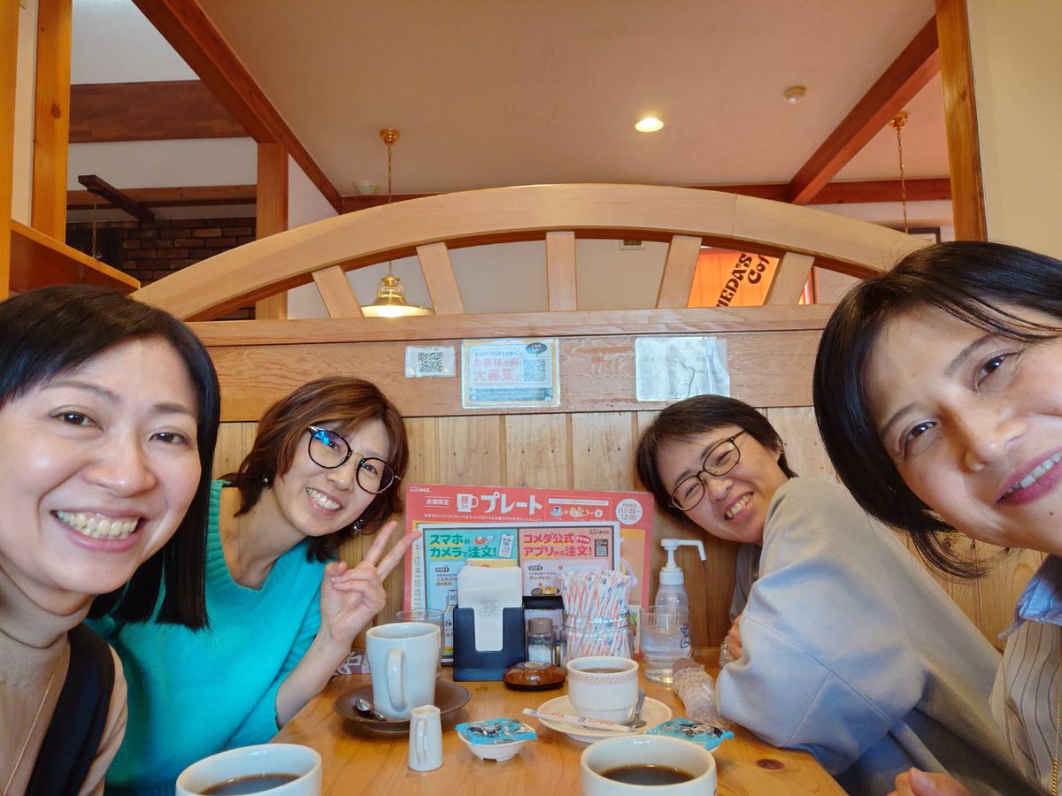 kaoru_likeyou's tweet photo. 去年の4月、始めてのマルシェで出会った仲間。
まだ1年も経っていないなんて、不思���なくらい
お互いを思いやれているなと（自分で言うのもなんですがｗｗ）
一緒にいると、前向いていこうぜ！の気持ちが
高まるそんな仲間。
良い出会いに心から感謝✨
これからも一緒に頑張って行きましょう！ https://t.co/VTyUhfe4Us