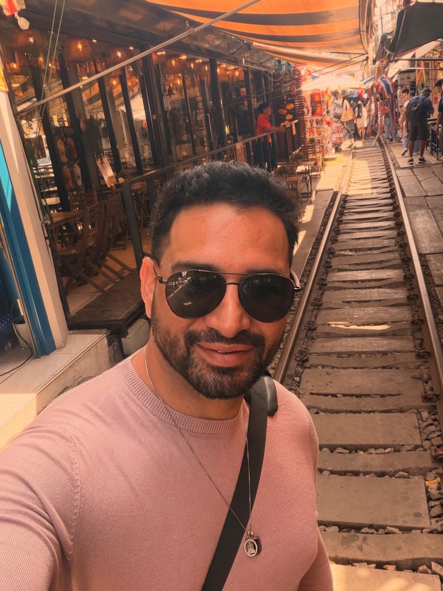 AadityaNohwar's tweet photo. Don’t loose your Smile 😊
Nothing Is More Valuable That That…☺️
So Smile and Go On
.
#alwayshappyandsmile😊😊❤️ #actorlifestyle #aadityanohwar #thailand🇹🇭 #happiness https://t.co/hzu7CylObH