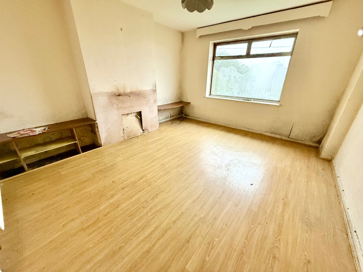AngelwoodsAgent's tweet photo. New to market - 2 Bed Bungalow, Llanover Road Estate, Blaenavon, Pontypool, £145,000. View details: https://t.co/KE1WA3Ltzy https://t.co/hlwAdZs6kc