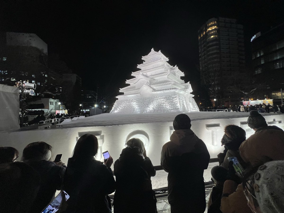takemaru9_'s tweet photo. 2日目
二条市場
雪まつり（夜）
白い恋人パーク
平塚ジンギスカン　

どんぶりは味覚キッズだからほぼ切り身 https://t.co/WdVn8cHVDd