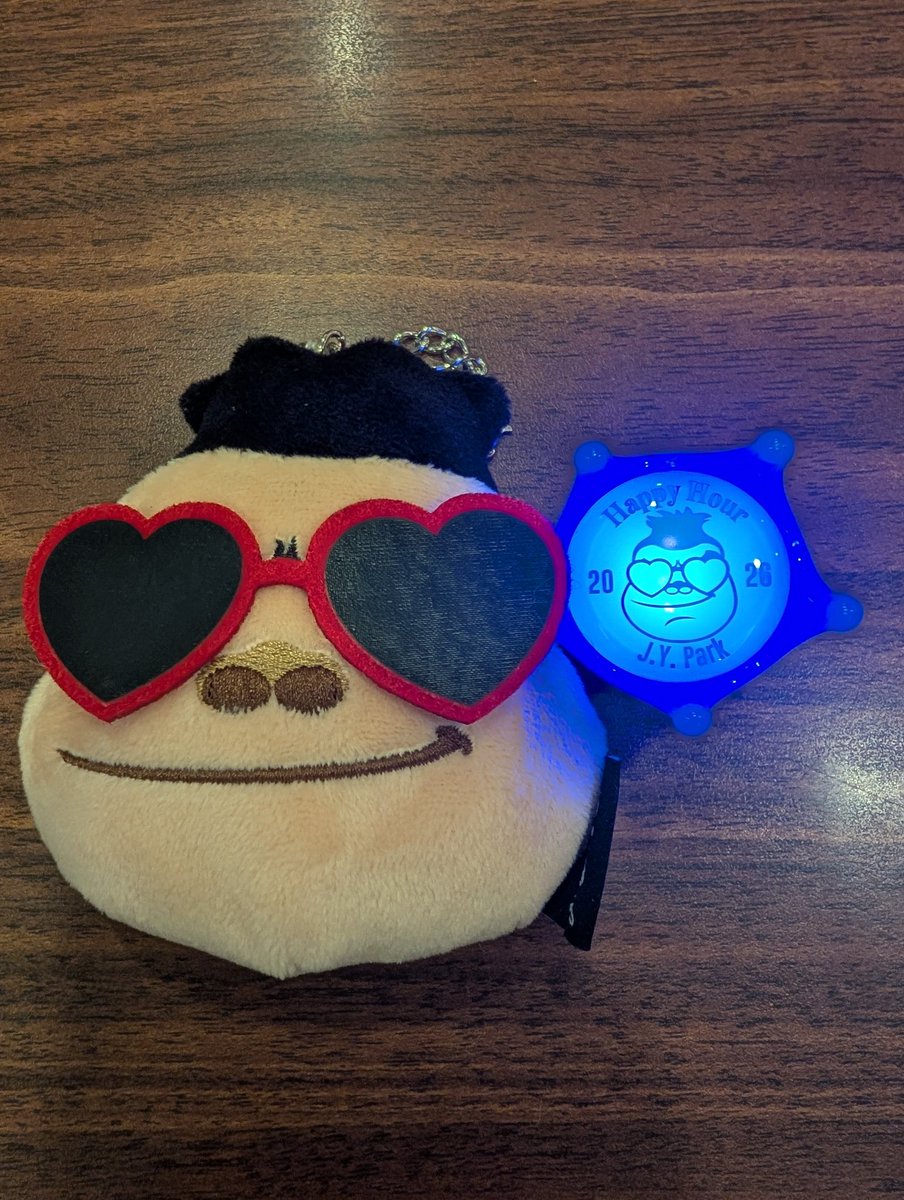 Mari44200154's tweet photo. パークさんのライブ行ってきた〜！
相変わらず歌上手いしダンス上手でさすがだった🕺✨体力もすごい！
楽しかった！！
アイエンもカッコ良かったなぁ💕
誕生日のお祝いもしてた🎂🎉
#JYPark    #Happy_Hour  #StrayKids https://t.co/f6KIEU2xKj