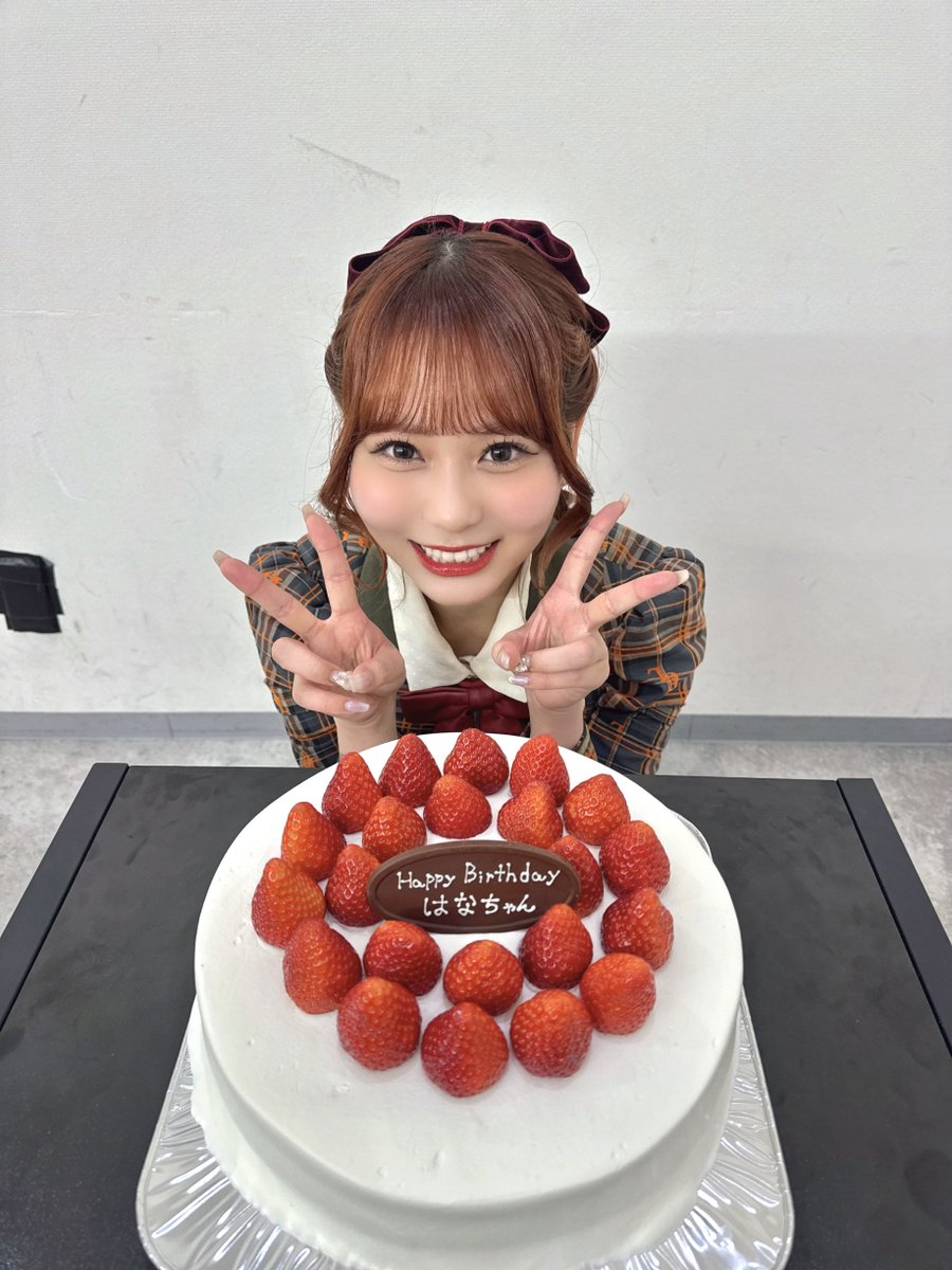 この前の行こラブ会で
みんながお祝いしてくれた時の🎂♥️

突然で本当にびっくりしたの！！！

めっちゃ嬉しかった〜🥹✨

みんなで美味しく食べました☺️💮