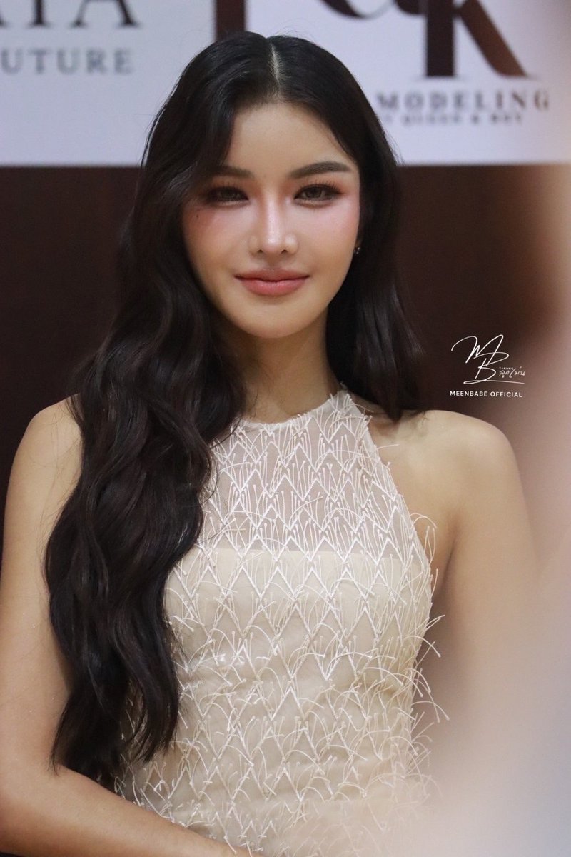 มาแล้ว สวัสดีจ้า

ฝากปรับแสงให้ด้วย ขอบคุณจ้า

#AoomXFinalMissgrandTrat2026
#อุ้มทวีพร