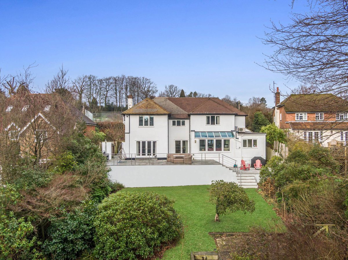 NEW LISTING IN BIDBOROUGH, TUNBRIDGE WELLS! GUIDE PRICE £1.6m: Substantial 4-bedroom house with glorious gardens and views in sought after village location
flyingfishproperties.co.uk/property-for-s…
.
.
.
#tunbridgewells #tonbridge #bidborough #southborough #southboroughcommon